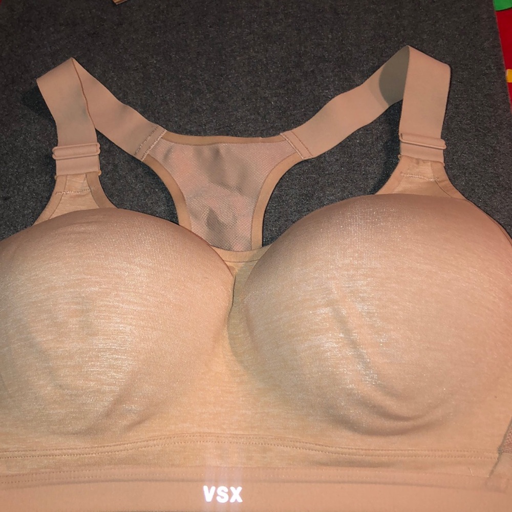 Victoria Sport bra 38D